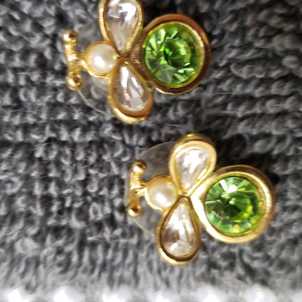 Jeweled bee posts